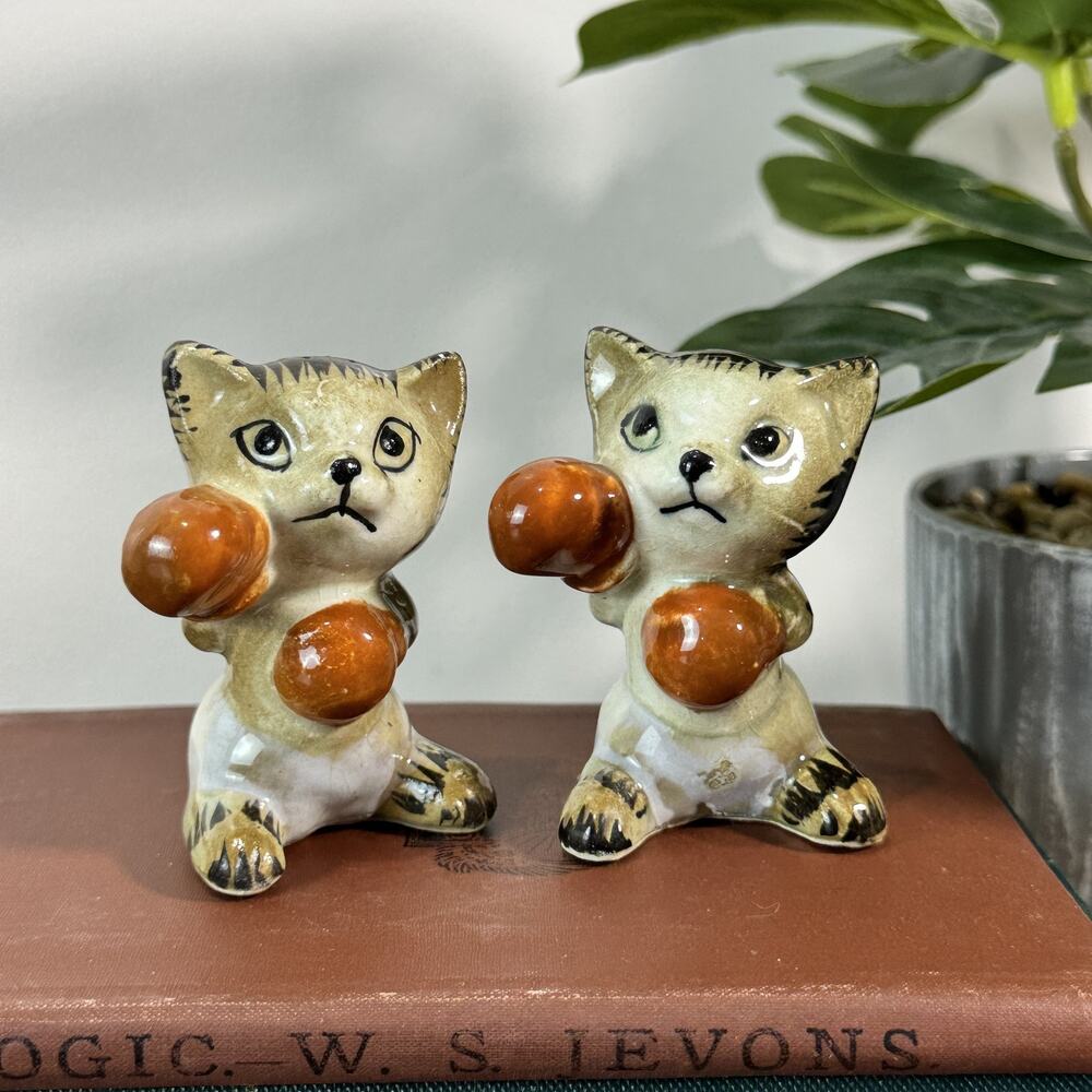 Vintage Boxer Cat Kittens Salt & Pepper Shakers Set Ceramic Novelty Animal